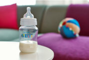 新生儿奶瓶买多大毫升合适