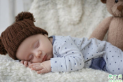 4个月的小孩睡觉前哭闹正常吗 为什么4个月的小孩睡觉哭闹