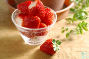 草莓可以用酒精消毒吗 草莓喷酒精能吃吗