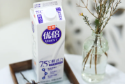 临期牛奶为什么便宜