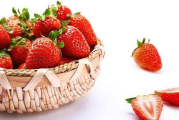 吃草莓会导致得出血热真的假的