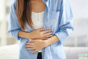 为什么胆囊炎胃会痛 为什么胆囊炎胃会堵堵的