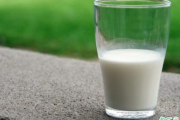 尿酸高的人可以喝脱脂奶粉吗 脱脂奶有营养吗