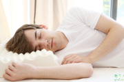  乳胶枕头对颈椎帮助大吗 颈椎不好的人可不可以睡乳胶枕