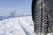 汽车轮胎冬天怎么防滑 下雨天汽车起步前轮打滑是什么原因