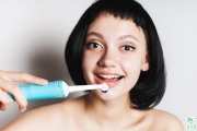 电动牙刷对牙结石有用吗 常用电动牙刷对牙齿有啥益处