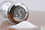 高血压吃盐多少合适 食盐味精哪一种会导致高血压
