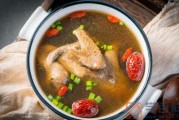 鸽子汤的营养在汤里还是肉里（鸽子汤的营养在汤里还是肉里啊）