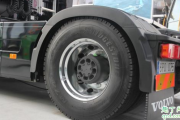 汽车轮胎一定要换原厂的那种吗 卡车轮胎什么花纹比较好